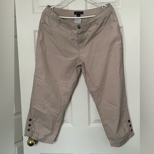 Tribal Capris pants size 8
